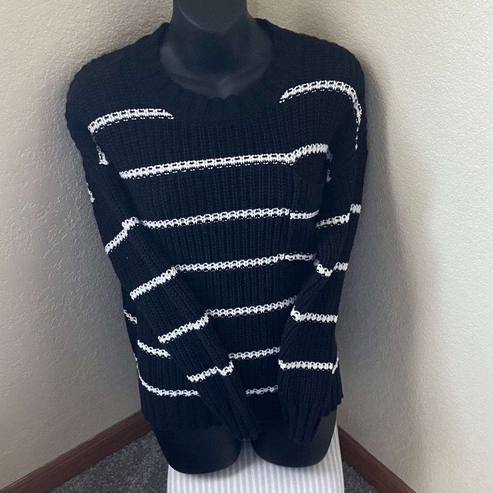 Women’s American Eagle sweater